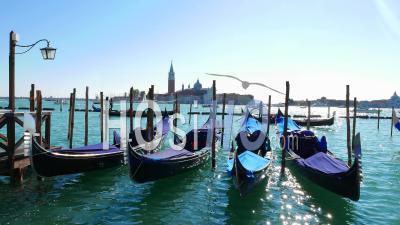 Gondoles De Venise