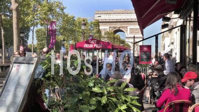 Café Des Champs Elysées à Paris France