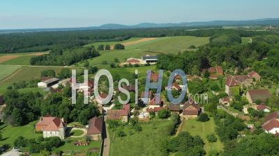 Vue Aérienne Du Village De Molamboz Un Jura - Vidéo Drone