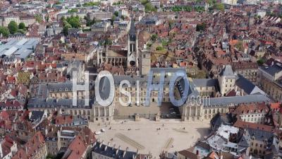 Lieu De Libération Place Avec L'hôtel De Ville - Vidéo Par Drone