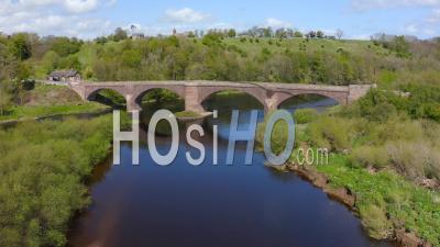 Pont De Norham Sur La Rivière Tweed à La Frontière Entre L\'ecosse Et L’angleterre - Vidéo Par Drone