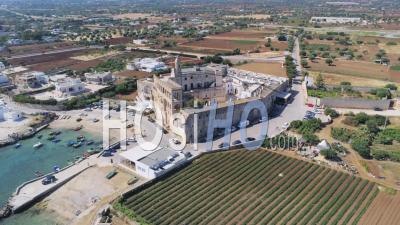 Abbazia Di San Vito Martire (abbaye De San Vito Martyr), Polignano A Mare, Italie -Vidéo Par Drone
