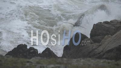 Heavy Waves On The Rocks