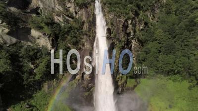Cascade De Foroglio, Suisse - Vidéo De Drones