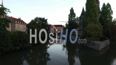 Découverte Du Patrimoine Depuis Le Canal De La Moselle - Metz - Séquences Drone Vidéo