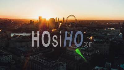 Tôt Le Matin, Southbank London Eye, Vue Aérienne De Londres, Royaume-Uni, Royaume-Uni - Vidéo Par Drone