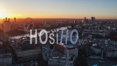 Tôt Le Matin, Southbank London Eye, Vue Aérienne De Londres, Royaume-Uni, Royaume-Uni - Vidéo Par Drone