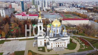 Cathédrale D'alexandre Nevski. Monastère Des Femmes Novo-Tikhvine. Ekaterinbourg - Vidéo Par Drone