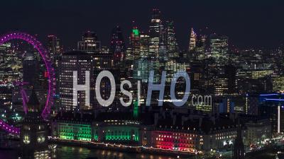 Parlement De Westminster, London Eye, Abbaye De Westminster, Big Ben, Vue Aérienne Prise De Vue De Londres Royaume-Uni La Nuit En Soirée - Vidéo Drone