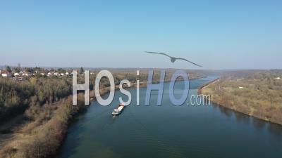 Transport De Marchandises Fluviales - Moselle - Images Vidéo Drone