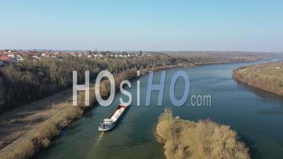 Transport De Marchandises Fluviales - Moselle - Images Vidéo Drone