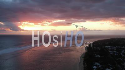  Ile De La Réunion, Trou D'eau, Plage, Barrière De Corail, Lagon Au Coucher Du Soleil - Vidéo Drone