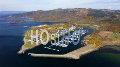 Images Aériennes De Portavadie Resort à Argyll And Bute, Écosse, Royaume-Uni - Vidéo Drone
