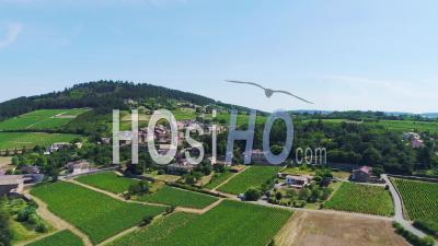 La Roche-Vineuse Et Vignoble En Bourgogne, France - Vidéo Par Drone