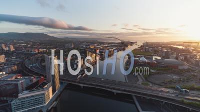Vue Aérienne De Belfast, Royaume-Uni, Irlande Du Nord, Royaume-Uni, Début De La Lumière Magnifique - Vidéo Par Drone
