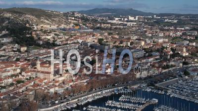 Estaque Village Et Port Depuis La Mer, Marseille, Bouches Du Rhone, France - Vidéo Par Drone