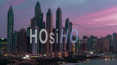 Dubaï Marina, Émirats Arabes Unis, Au Crépuscule - Vidéo Par Drone
