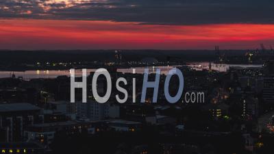 Vue Aérienne Prise De Vue De Southampton Uk, Hampshire, Angleterre Royaume-Uni La Nuit Soir Crépuscule Aube Coucher De Soleil - Vidéo Par Drone