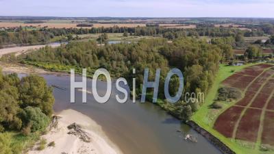 Allier River, La Ferté-Hauterive, Bourbonnais, Allier, France - Vidéo Par Drone