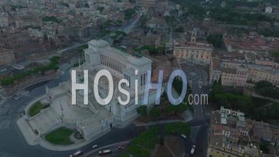  Vue Aérienne De L'autel Monumental De La Patrie, Du Campidoglio Et Des Sites Touristiques Historiques Environnants. Rome, Italie - Vidéo Par Drone