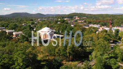 2022 - Aerial Of The Classical Rotunda Building On The University Of Virginia Campus, Designed And Built By Thomas Jefferson - Video Drone Footage