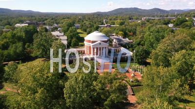 2022 - Vue Aérienne Du Bâtiment Classique De La Rotonde Sur Le Campus De L'université De Virginie, Conçu Et Construit Par Thomas Jefferson - Vidéo Par Drone