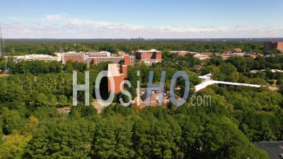 2022 - Vue Aérienne Sur Le Campus De L'université D'État De Caroline Du Nord à Raleigh, En Caroline Du Nord - Vidéo Par Drone