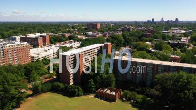 2022 - Vue Aérienne Sur Le Campus De L'université D'État De Caroline Du Nord à Raleigh, En Caroline Du Nord - Vidéo Par Drone