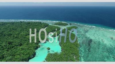 Vue Aérienne Montre L'île De Baer, En Indonésie - Vidéo Par Drone