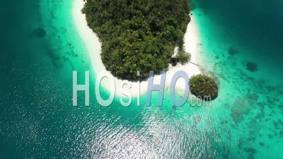 2020 - Vue Aérienne Sur Les Oiseaux Des îles Wayag, Raja Ampat, Indonésie - Vidéo Par Drone
