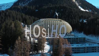 2022 - Vue Aérienne De L'hôtel Alpengold à Davos, En Suisse - Vidéo Par Drone