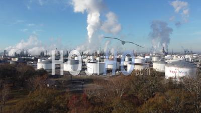2020 - Une énorme Raffinerie De Pétrole Le Long Du Fleuve Mississippi En Louisiane Suggère L'industrie, L'industrie, La Pollution - Vidéo Par Drone