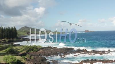  Rivage Rocheux Et Océan Bleu à L'heure D'or, Maui, Hawaii - Vidéo Par Drone