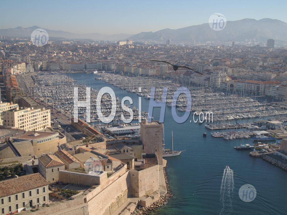 Vue Générale Du Vieux Port, Avec Le Fort-Saint-Jean, Marseille, Bouches-Du-Rhône, France - Photographie Aérienne