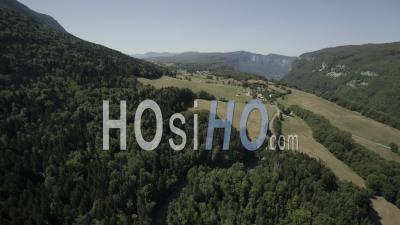 Parc Naturel Régional Du Vercors, Forêt De Balme Près Du Village De Rencurel, Isère, France - Vidéo Par Drone