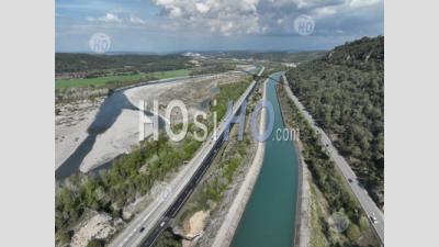 Saint Paul Les Durance, Le Canal Edf Et L'autoroute A51 Et La D952, La Durance, Bouches-Du-Rhône, France - Photographie Aérienne