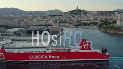 Marseille, Zone Euro-Méditerranéenne, Digue, Arrivée D'un Cargo Corse Ferry Dans Le Grand Port Maritime De Marseille Depuis Le Phare De Sainte Marie - Vidéo Par Drone