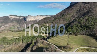 Parc Naturel Régional Et Vallée Du Vercors, Chatelus, Falaises Panoramiques, Isère, France - Vidéo Par Drone
