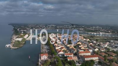 Marina Et Ville De Port Saint Louis Du Rhône Au Lever Du Soleil - Vidéo Par Drone