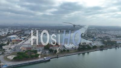 Marina Et Ville De Port Saint Louis Du Rhône Au Lever Du Soleil - Vidéo Par Drone