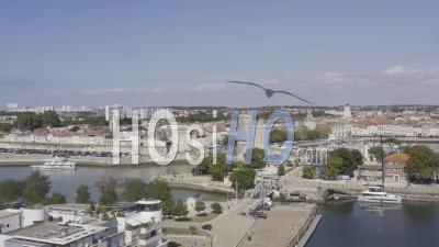 Vue Drone De La Rochelle, Tour Saint-Nicolas, Tour De La Chaîne, Tour Lanterne, Le Vieux Port