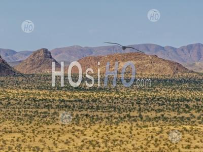 Paysage Désertique Avec Des Collines De Granite Ed Autour De La Montagne Brandberg, À Proximité De La Ville D'uis, Namibie - Photographie Aérienne