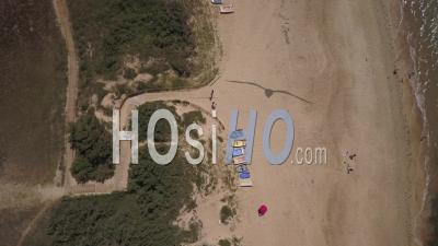 Allez à La Plage Près De La Dune - Vidéo Par Drone