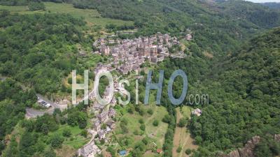 Village Et Sanctuaire De Conques, Vidéo Par Drone