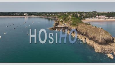 Pointe De La Garde à Saint Cast Le Guildo, Bretagne - Vidéo Par Drone