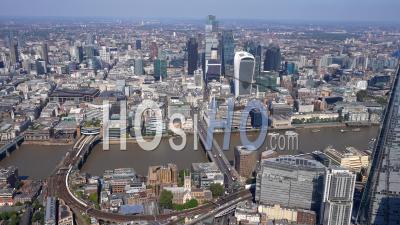 Shard, Tour De Londres, Tower Bridge, London Bridge Filmés Par Hélicoptère
