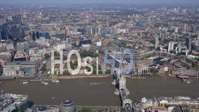 Tower Bridge, La Tour De Londres Filmée En Hélicoptère