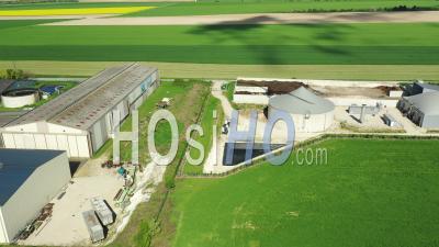 Usine De Biogaz Dans Les Plaines Agricoles, France, Vidéo Par Drone