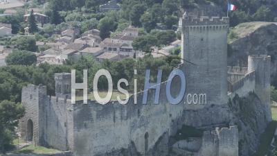 Château Médiéval Fortifié De Beaucaire, France - Vidéo Par Drone