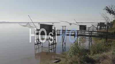 Cabane De Pêcheur Dans L'estuaire De La Gironde - Vidéo Par Drone